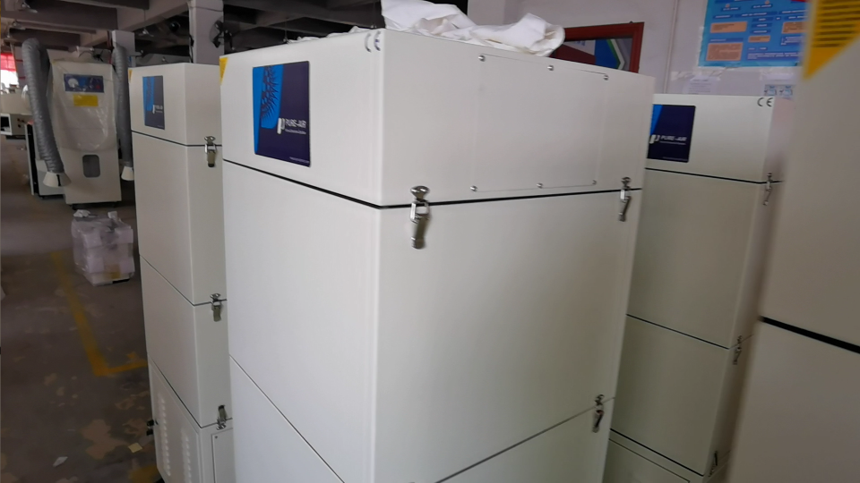 工廠車間除塵設(shè)備,執(zhí)信環(huán)保凈化車間內(nèi)煙塵污染,助力生產(chǎn)提升。